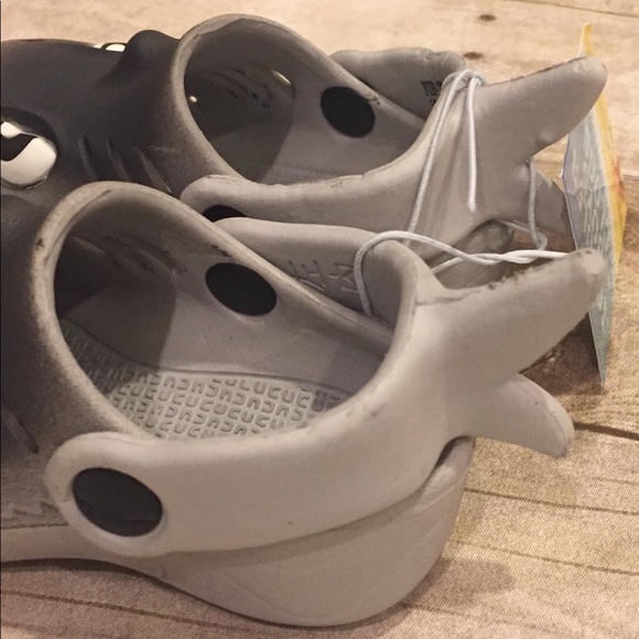 Toddler Shark water shoes NWT size S 5/6 toddler - Picture 2 of 4